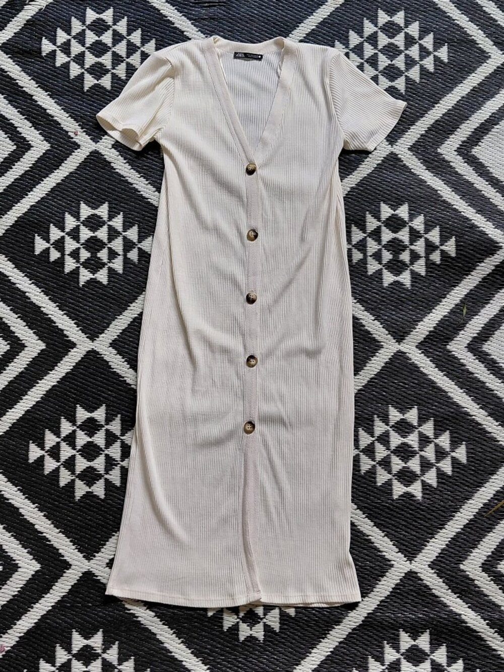 ZARA I V-Neck midi dress I button closure